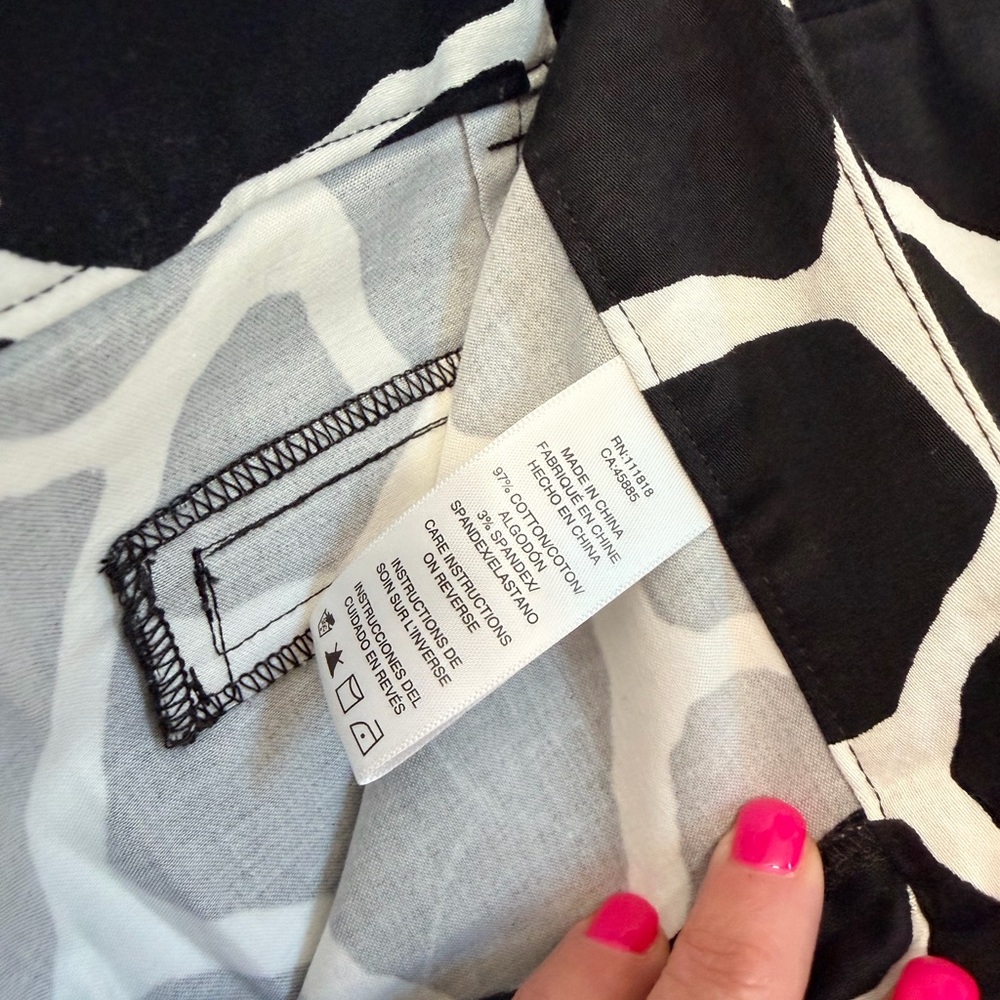 Michael Kors Black and White Patterned Women Shorts - Picture 4 of 16